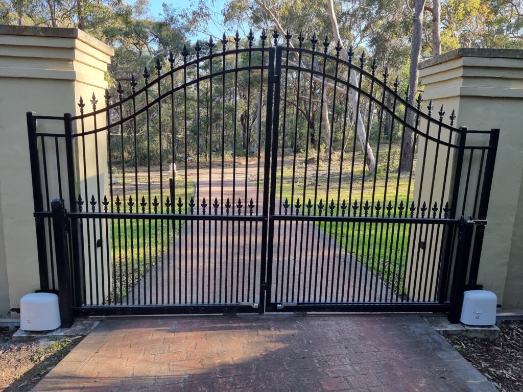 Solar-powered-gate-opener-installation-supply-installation-sydney